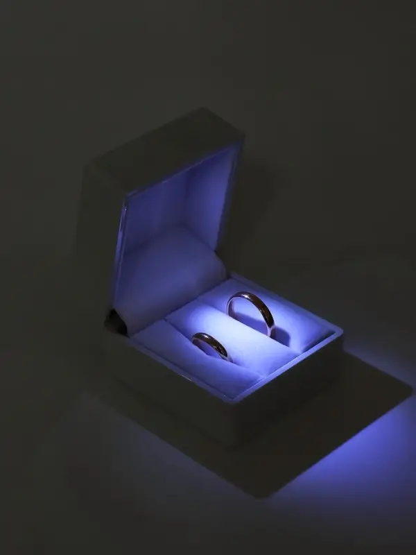 Футляр с подсветкой для 2 колец Футляр с подсветкой для 2 колец "Романтика",6*6*5 см, цвет белый