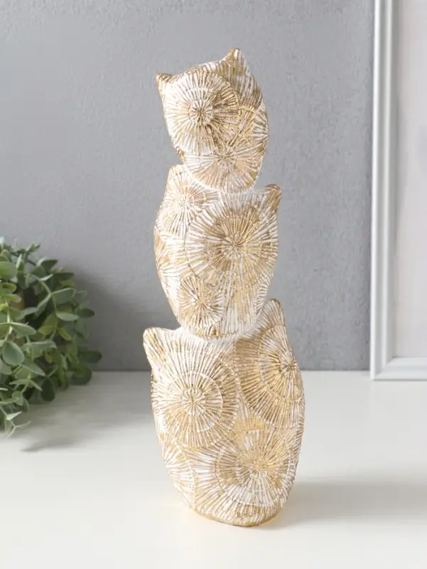 Сувенир полистоун "Три совы - пирамида. Золотые круги" 11,5х11,5х32 см