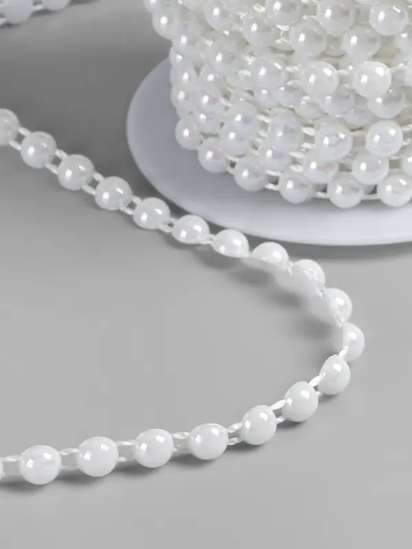 Жемчуг на нитях, с голографией, плоский, 6 мм, 9&plusmn;1 м, белый