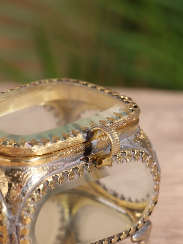 Шкатулка стеклянная «Сундучок», латунь, 8.5×7.5×8 см Шкатулка стеклянная «Сундучок», латунь, 8.5×7.5×8 см