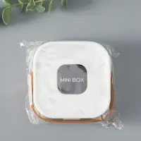 Шкатулка пластик для украшений с зеркалом, с ручкой 3 ячейки, 3 полосы, белый 9х9х3,8 см