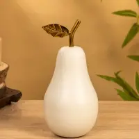 Сувенир "Груша с золотым листом" 10х10х21 см, цв. матовый белый Сувенир "Груша с золотым листом" 10х10х21 см, цв. матовый белый