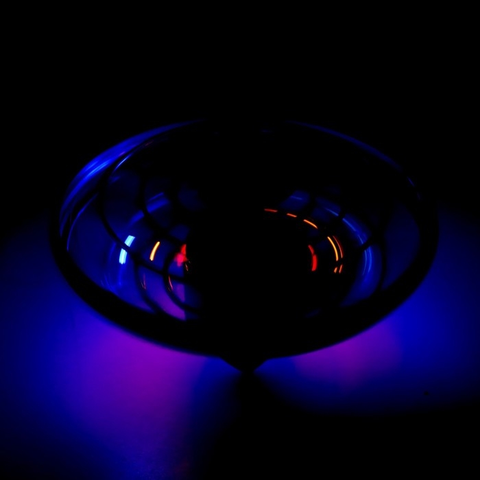 Летающая тарелка UFO, датчик движения, работает от аккумулятора, цвет синий Летающая тарелка UFO, датчик движения, работает от аккумулятора, цвет синий