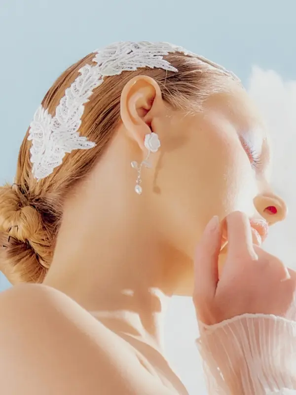 Серьги &laquo;Цветок розы&raquo;, белые в серебре