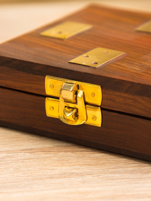 Настольная игра «Домино», 11×11.5×4 см, дерево шишам, латунь Настольная игра «Домино», 11×11.5×4 см, дерево шишам, латунь