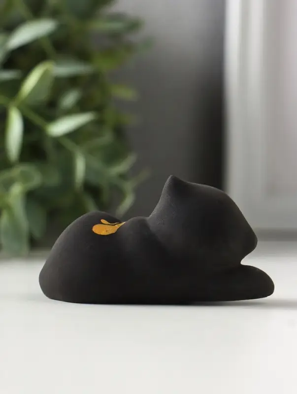 Фигурка керамика &laquo;Котик с мячом лёжа&raquo;, 7 см, чёрный, МИКС