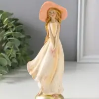 Сувенир полистоун "Девочка в широкополой шляпке" 6х4,2х16,5 см