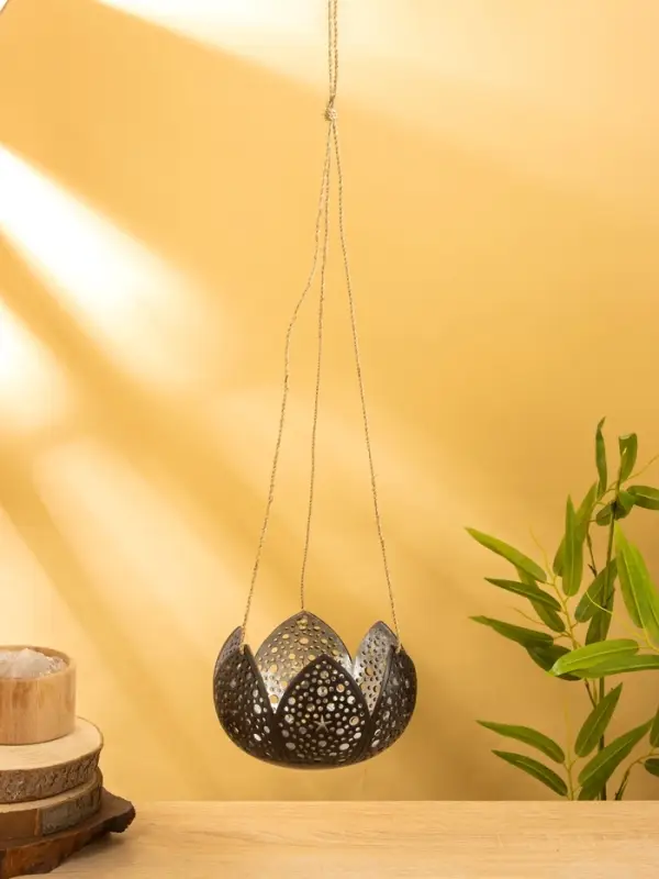Подсвечник подвесной из кокоса «Бутон», 14×14×10 см, чёрно-серебристый