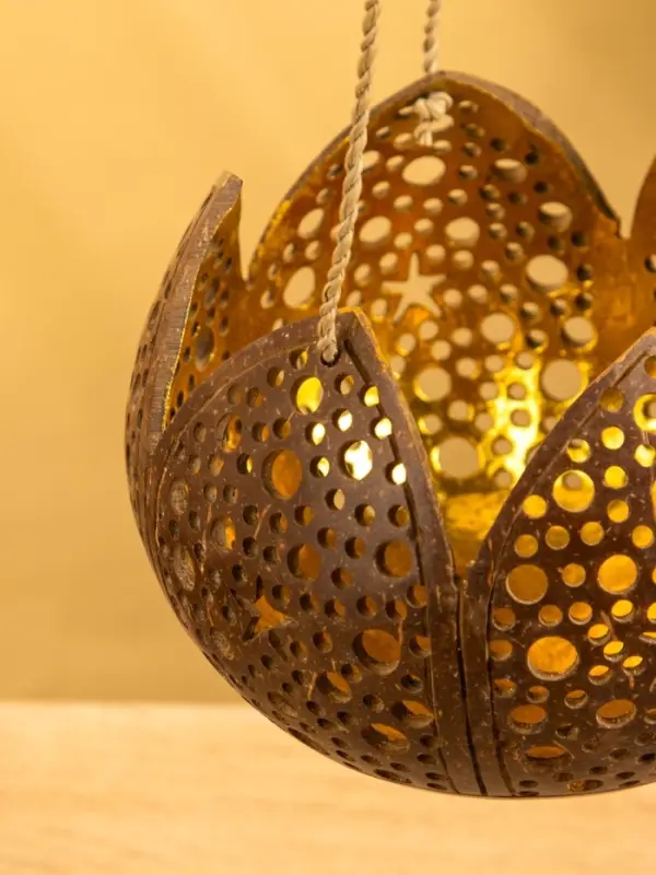 Подсвечник подвесной из кокоса «Бутон», 14×14×10 см, коричнево-золотой