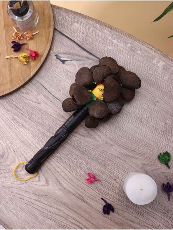 Сувенирный музыкальный инструмент Сувенирный музыкальный инструмент "Маракас" махагон, орехи кемири, 30х15х5 см