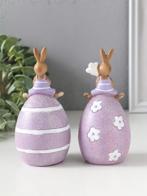 Сувенир полистоун "Лавандовые зайчики верхом на пасхальных яичках" набор 2 шт 6,5х6,5х13 см   109158