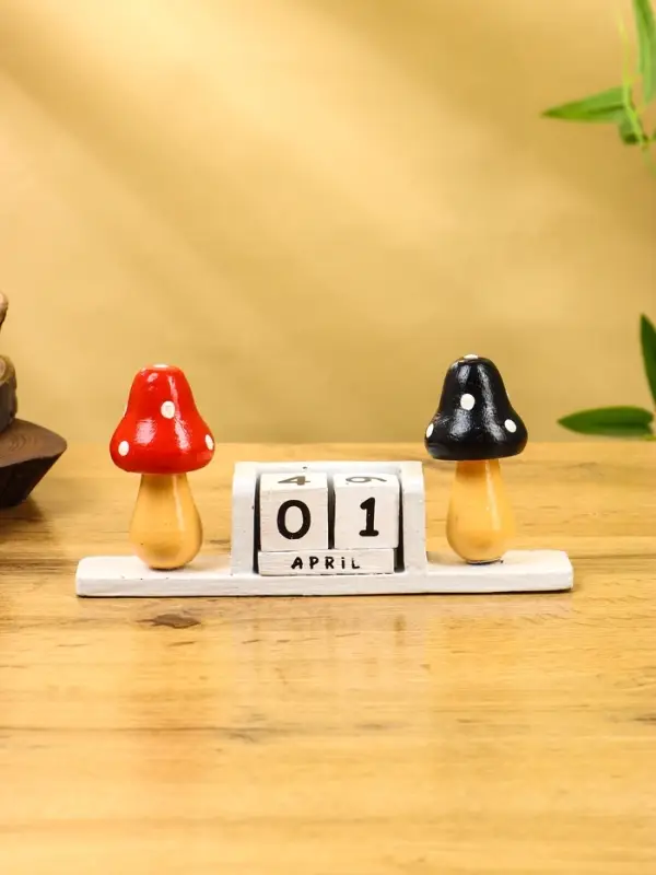 Календарь настольный "Мухоморчики" дерево 20х6х9 см