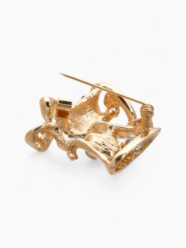 Брошь &laquo;Колокольчики&raquo;, белая в золоте