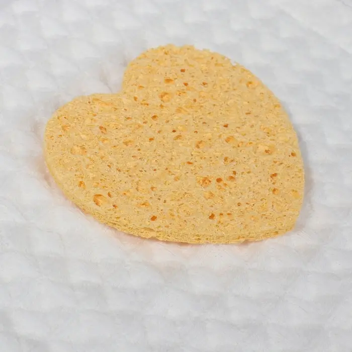 Спонж для умывания «Сердце», 8.5×7.5 см, МИКС