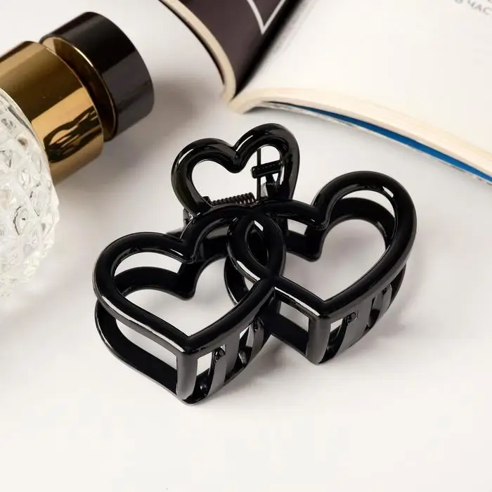 Крабик для волос «Глянец», сердца трио, 7×4.5 см, чёрный Крабик для волос «Глянец», сердца трио, 7×4.5 см, чёрный