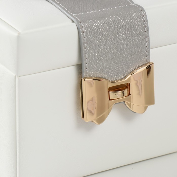 Шкатулка кожзам для украшений  Шкатулка кожзам для украшений "Золотой бантик" серо-белая 15х15х12,7 см