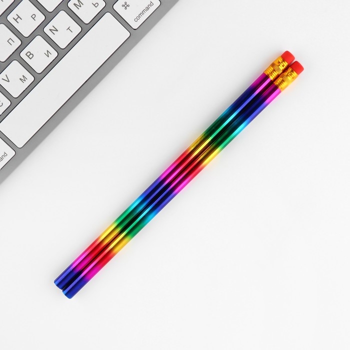 Подарочный набор: блокнот, карандаши (2 шт) и значок «8 марта: Самая милая» Подарочный набор: блокнот, карандаши (2 шт) и значок «8 марта: Самая милая»