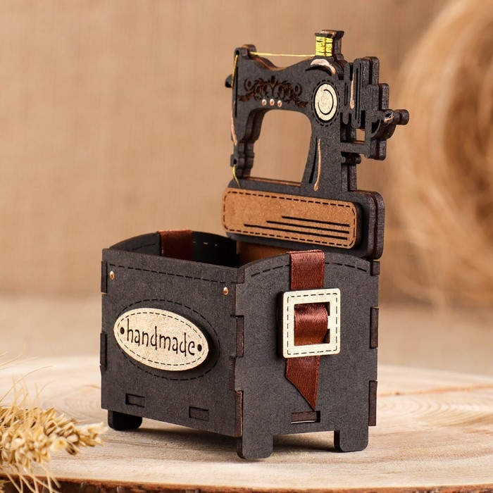 Игольница сувенир Игольница сувенир "Швейная машинка", МДФ, Дуб-черный, 7,5х5,5х12,5 см