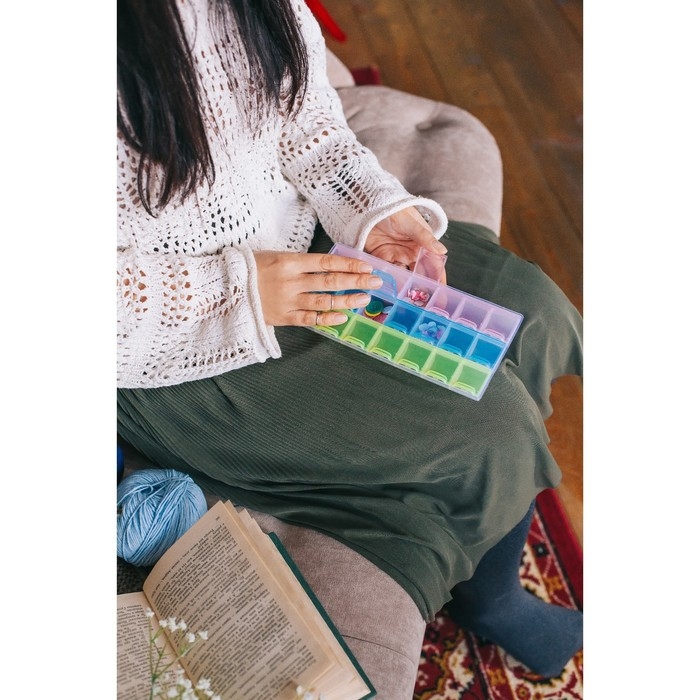 Органайзер для рукоделия, 21 отделение, 21,5 × 10,5 × 2 см, цвет МИКС