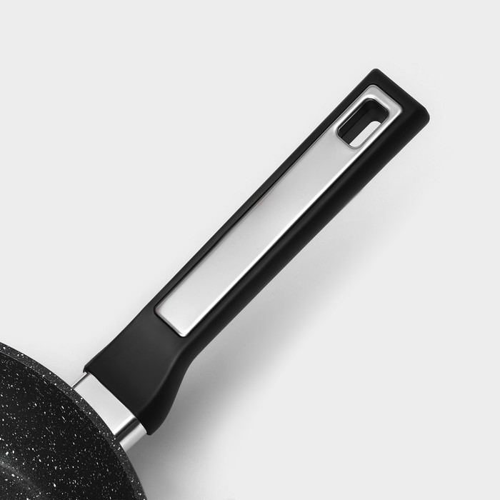 Сковорода Magistro Warrior, d=24 см, h=6,3 см, антипригарное покрытие, индукция, цвет чёрный Сковорода Magistro Warrior, d=24 см, h=6,3 см, антипригарное покрытие, индукция, цвет чёрный