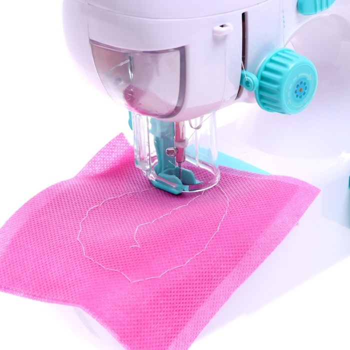 Швейная машинка «Рукодельница», 3 катушки Швейная машинка «Рукодельница», 3 катушки