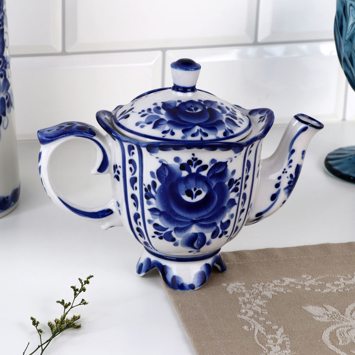 Чайник «Иринка», 21х13х18 см, гжель Чайник «Иринка», 21х13х18 см, гжель