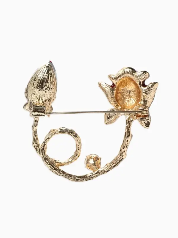 Брошь &laquo;Цветок&raquo; роза бутон, цвет красный в золоте