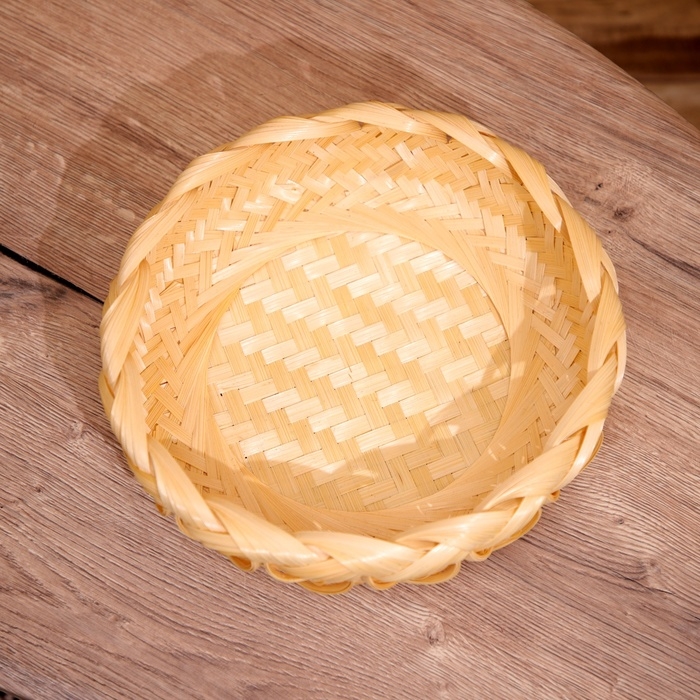 Корзинка плетёная, из бамбука 28х28х8 см
