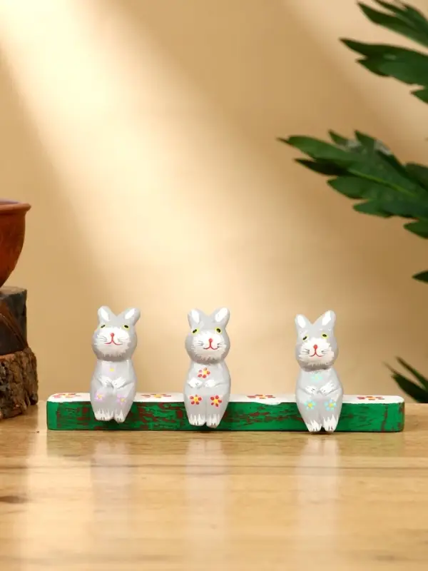 Сувенир «Зайки на скамейке», 18×4×6 см, дерево