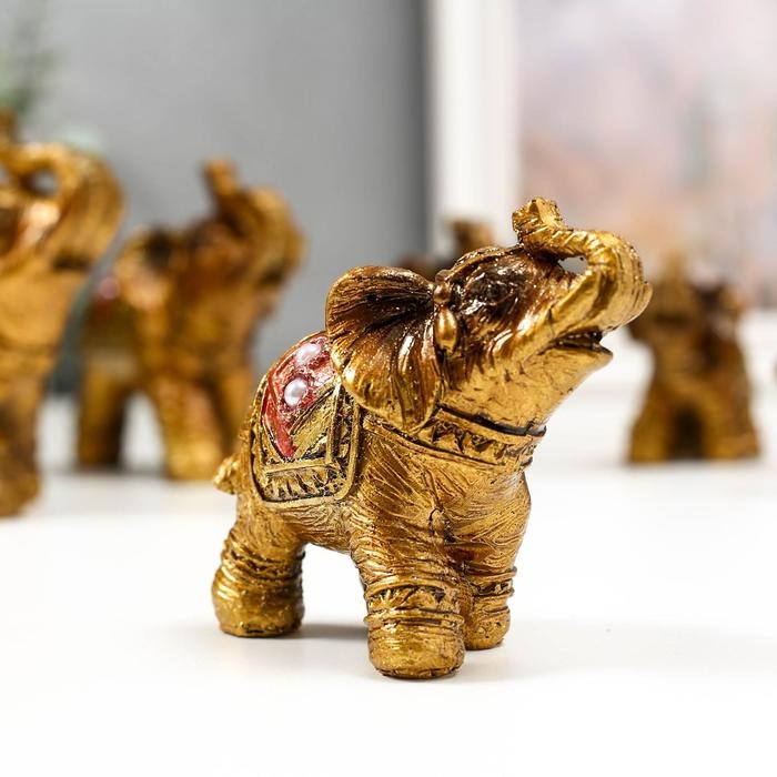 Сувенир полистоун Сувенир полистоун "Семь слонов в красной попоне с жемчугом" h=10,3;9;7,6;7;6,2;5,5;4,2 см