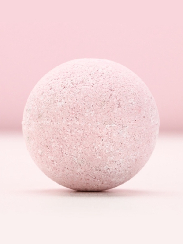 Бомбочка для ванны с лепестками лаванды «С 8 Марта», 120 г, аромат лаванды, ЧИСТОЕ СЧАСТЬЕ