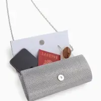 Сумка-клатч женская на магните, на серебристой цепочке, блестящая, светло-серебристая