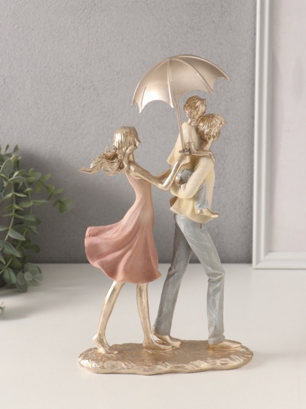 Сувенир полистоун Сувенир полистоун "Папа, мама, я - прогулка под зонтом" жёлто-розовый 17,5х8,5х27/31 см