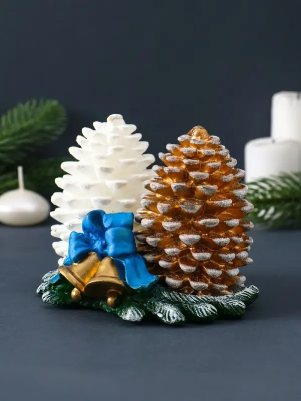 Свеча фигурная "Рождественские шишки" 10х13х9,5 см