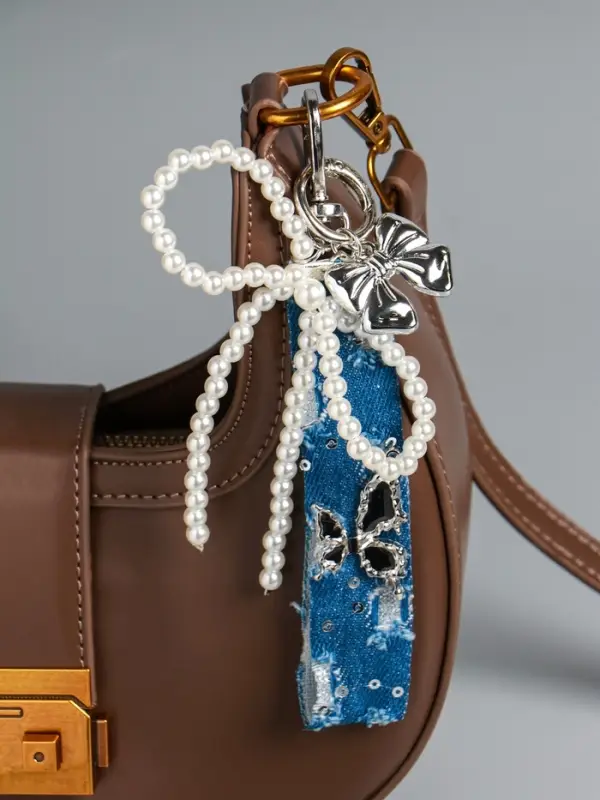 Брелок на карабине с джинс. ремешком Брелок на карабине с джинс. ремешком "Жемчужный бант и бабочка" бусины d=0,5 см 15х10,5х1 см 10904