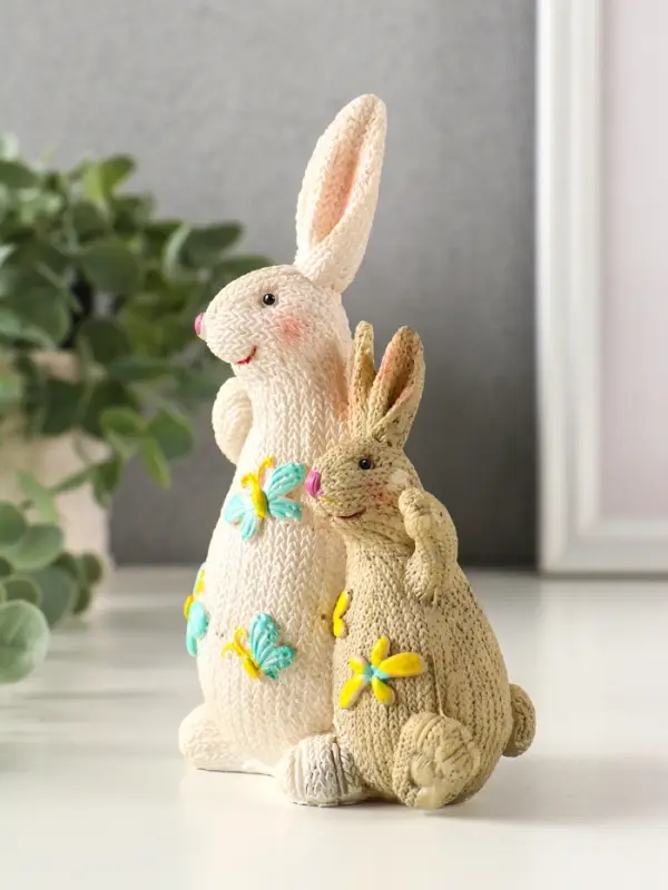 Сувенир полистоун "Зайка с зайчонком вязанные с бабочками/цветами" 5х9,8х15 см