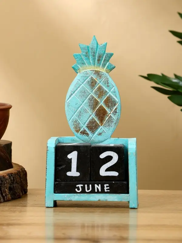 Календарь настольный Календарь настольный "Ананас" дерево 11х5х16 см, цв. бирюзовый