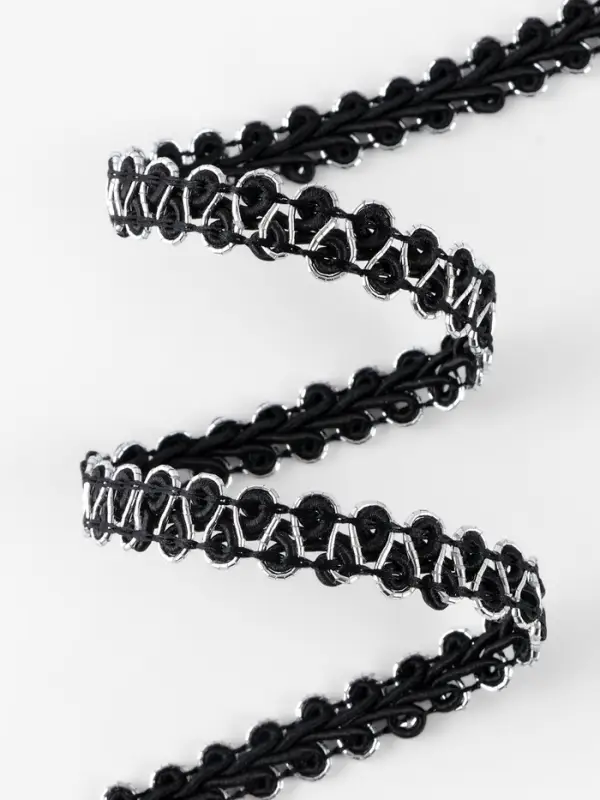 Тесьма декоративная &laquo;Шанель&raquo;, 8 мм, 10&plusmn;1 м, чёрная с серебряной нитью