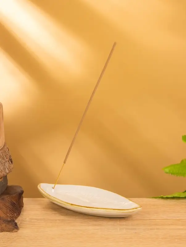 Подставка под благовония "Длинный лист" керамика, цв. белый, 17х7х1,5 см