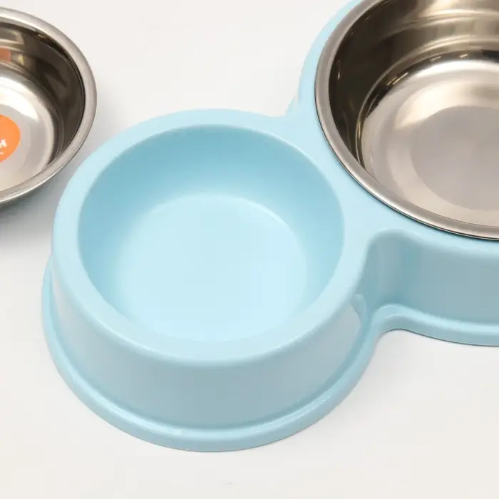 Миска металлическая двойная на пластиковом основании, 28 х 17,3 х 5 см, голубая Миска металлическая двойная на пластиковом основании, 28 х 17,3 х 5 см, голубая