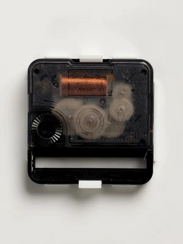 Часы настенные круглые &laquo;Классика&raquo;, белый обод, 30&times;30 см