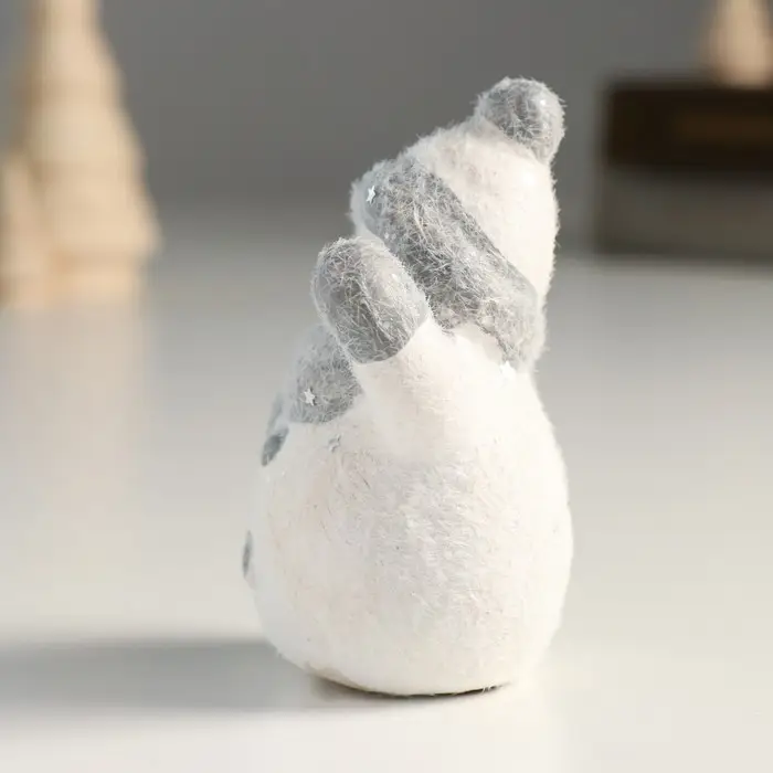 Сувенир керамика "Снеговик в шапочке и шарфе" обсыпка 6,2х4,3х8,5 см