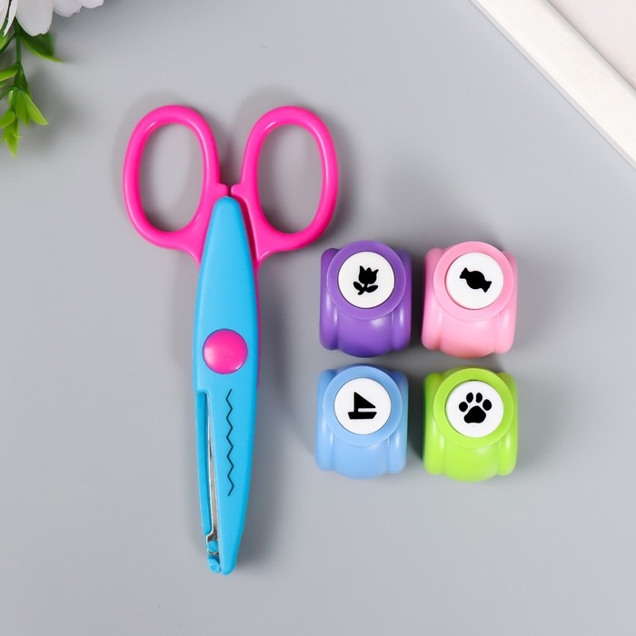 Набор для скрапбукинга Набор для скрапбукинга "Средняя волна" ножницы фигурные 13,5см+4 дырокола d=1,2см 11,2х18 см 94115