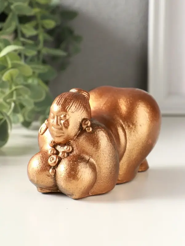 Статуэтка "Богиня плодородия лежит" 7х10х6 см, старая бронза