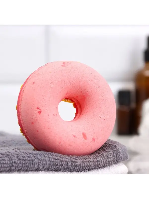 Бомбочка для ванн Бомбочка для ванн "красный пончик с кокосовой посыпкой" 85 г