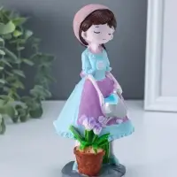 Сувенир полистоун "Девочка с лейкой поливает цветы" 8,8х10,5х20 см