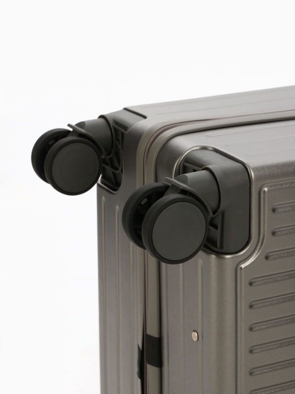 Чемодан 24 Чемодан 24", PС, 42*27*66, отд на молнии, код замок, 4 колеса, т. серый