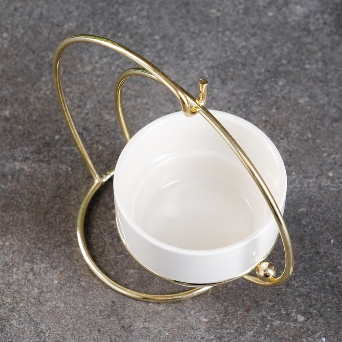 Кашпо на подставке  Кашпо на подставке "Рикард" белое, 15х16,5см