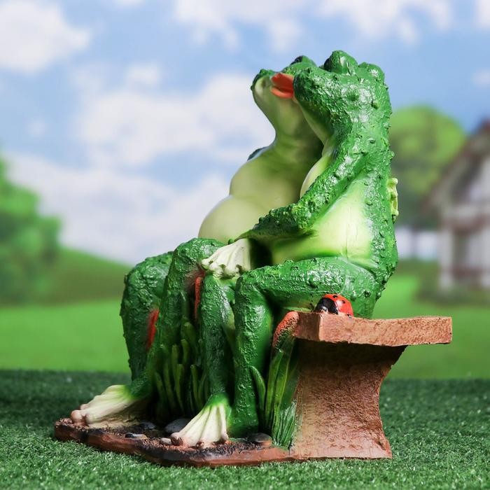 Садовая фигура  Садовая фигура "Лягушки на лавочке" 20х30х32см