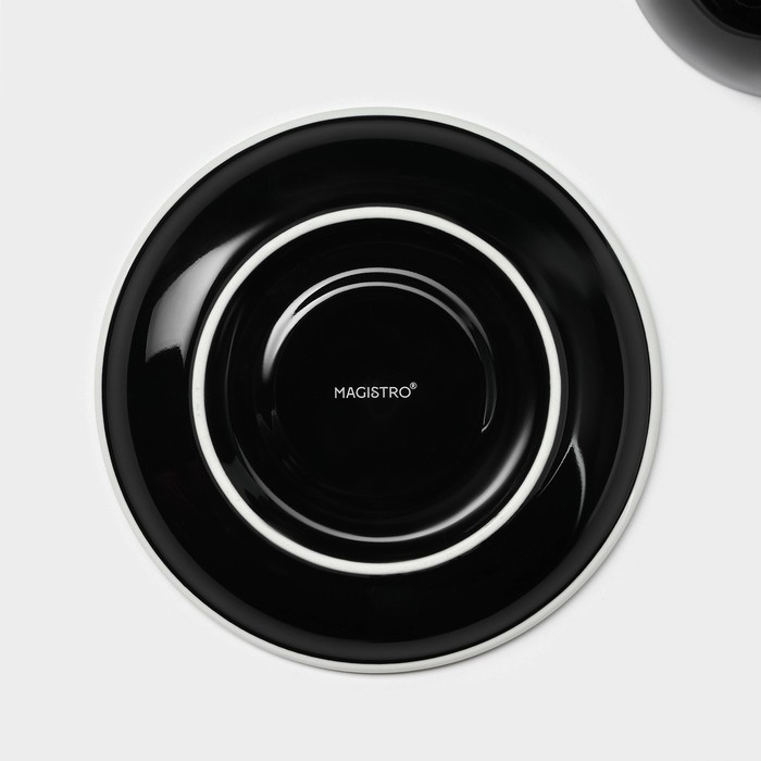 Кофейная пара фарфоровая Magistro Coffee time, 2 предмета: чашка 200 мл, блюдце d=14,5 см, цвет чёрный Кофейная пара фарфоровая Magistro Coffee time, 2 предмета: чашка 200 мл, блюдце d=14,5 см, цвет чёрный